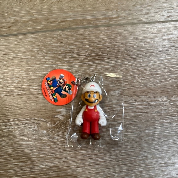 Mario Figurine Keychain - Picture 1 of 2